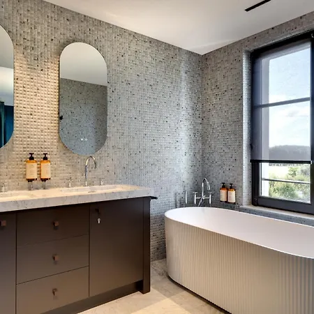 Domaine De La Jasso, Demeure De Grand Luxe Au Pied De La Cité De Carcassonne, Piscines Et Parc Animalier * Carcassonne